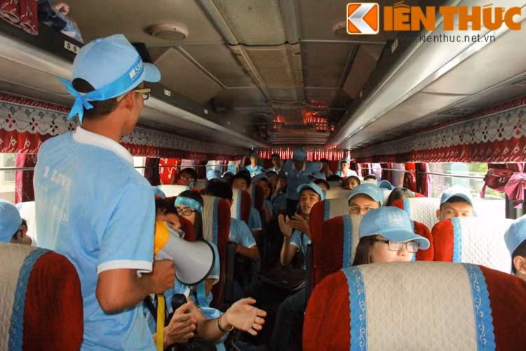 Chia sẻ với PV Kiến Thức, bạn Liên, một thành viên trong ban điều hành của hội CĐV Man City tại Việt Nam, nói rằng: "Đây là ngày hội của các CĐV Man City tại Việt Nam. Hội CĐV của cả ba miền đều quy tụ tại Hà Nội và chúng tôi hy vọng rằng những "cityzen" (CĐV Man City) sẽ luôn tự được nhiệt huyết của mình".