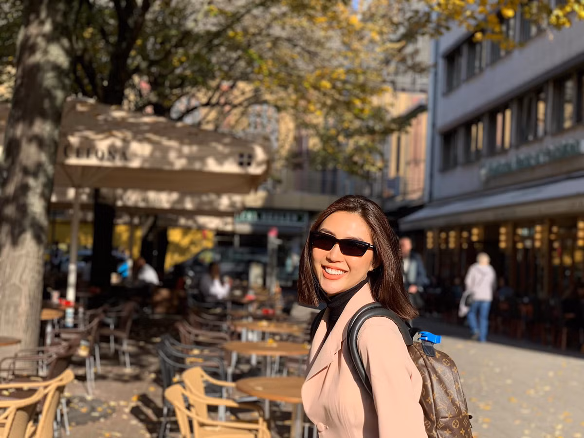 So với nhiều thí sinh khác, kỹ năng ứng xử của Tường Linh cũng ở mức khá, không bị mất bình tĩnh trước giám khảo.