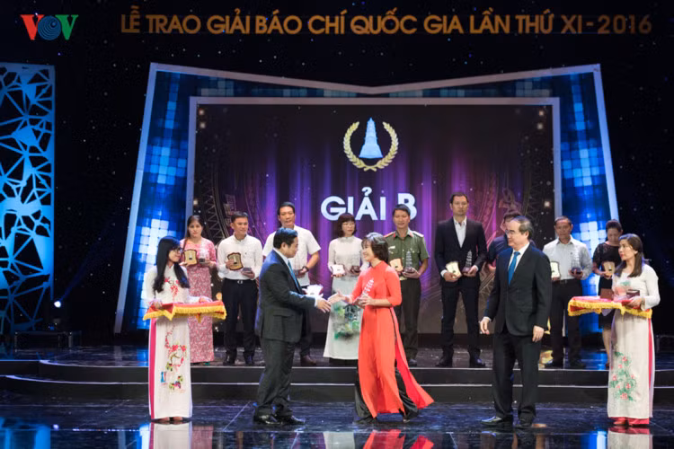 Tác phẩm: "Dẫn vốn vào nông nghiệp công nghệ cao" - Hệ Thời sự- Chính trị- Tổng hợp VOV1, Đài TNVN