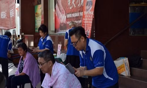 Lanh gay kieu masage bang...dao chat thit