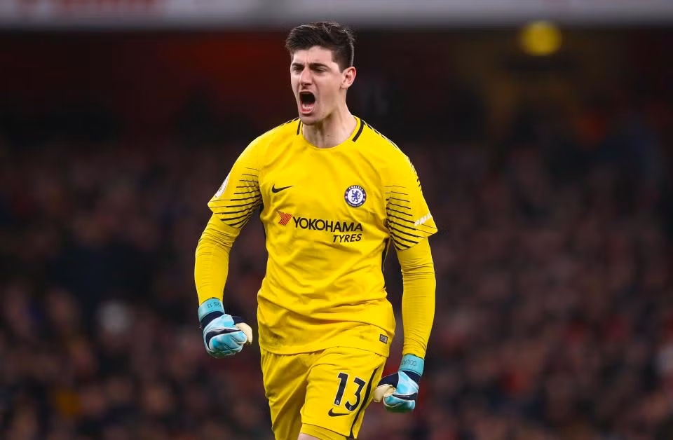 Chuyển nhượng bóng đá từ Independent, gặp bất lợi trong thương vụ De Gea, Real đã quay trở lại lôi kéo Courtois của Chelsea. Ảnh: Independent