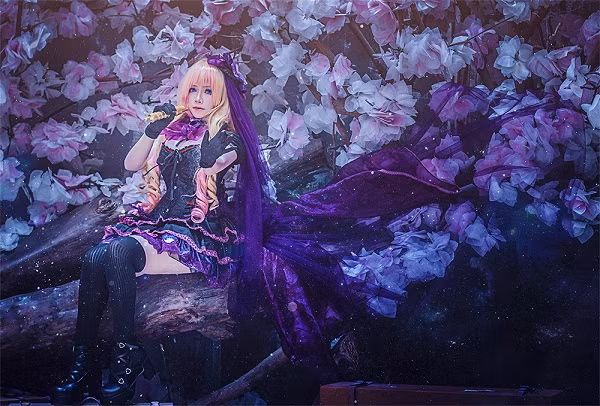 Trong giới coser (người cosplay) tại Hà thành, Đỗ Hương Giang là cô nàng 9X được nhiều người biết đến không chỉ bởi những màn cosplay đẳng cấp mà còn "bà chủ" của cửa hàng cho thuê đồ cosplay có tiếng.