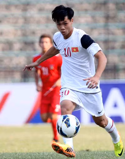 Công Phượng cũng được xếp vào danh sách cầu thủ ĐT Việt Nam sở hữu chiều cao khiêm tốn, 1m68. Không có được thân hình lý tưởng nên Công Phượng rất dễ bị các đối thủ cao to lấn át. Nhưng việc sở hữu khả năng cầm bóng tốt giúp Công Phượng phần nào hạn chế được việc mất bóng.