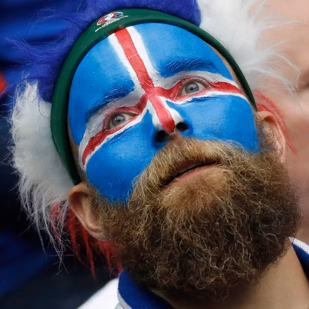 Không chửi bậy, không đả kích, các CĐV Iceland mang đến Euro 2016 một cách cổ vũ văn minh nhưng cũng không kém phần cuồng nhiệt.