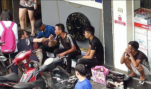 Đứng trước những bằng chứng lần này, cơ quan điều tra khẳng định rằng đang phối hợp với Sở Văn hóa – Thể thao – Du lịch Hà Nội củng cố hồ sơ, tìm bị hại và mở rộng điều tra làm rõ thêm những tình tiết và bắt nhóm đối tượng này phải trả giá cho hành vi lừa đảo và trấn lột khách du lịch của mình thời gian qua.