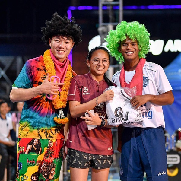 Như nắm bắt được độ phủ sóng rộng, tất cả mọi hành động của tiền vệ Xuân Trường đều được trang chủ của CLB Buriram chia sẻ nhiệt tình.