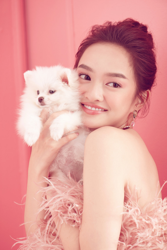 Chứng kiến Kaity Nguyễn cực xinh trong bộ ảnh chào tuổi mới của mình, nhiều fan của cô nàng không thể cầm lòng và chúc mừng rằng: "Chúc mừng sinh nhật cô gái, thành công trong sự nghiệp diễn xuất và đặc biệt là trong "dự án X" sắp tới.