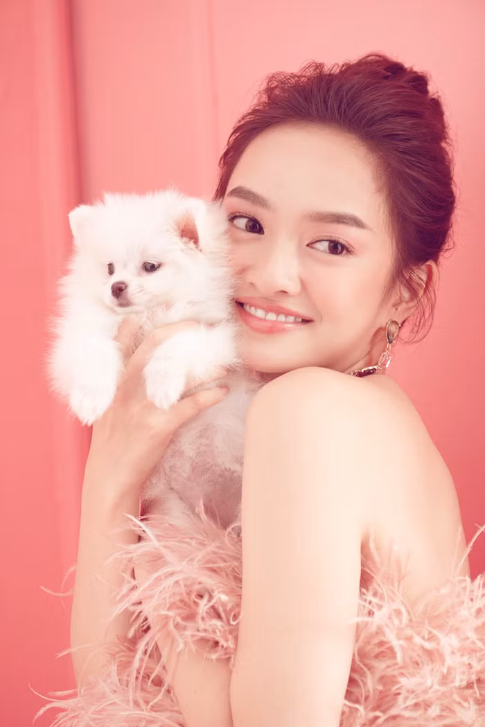 Chứng kiến Kaity Nguyễn cực xinh trong bộ ảnh chào tuổi mới của mình, nhiều fan của cô nàng không thể cầm lòng và chúc mừng rằng: "Chúc mừng sinh nhật cô gái, thành công trong sự nghiệp diễn xuất và đặc biệt là trong "dự án X" sắp tới.