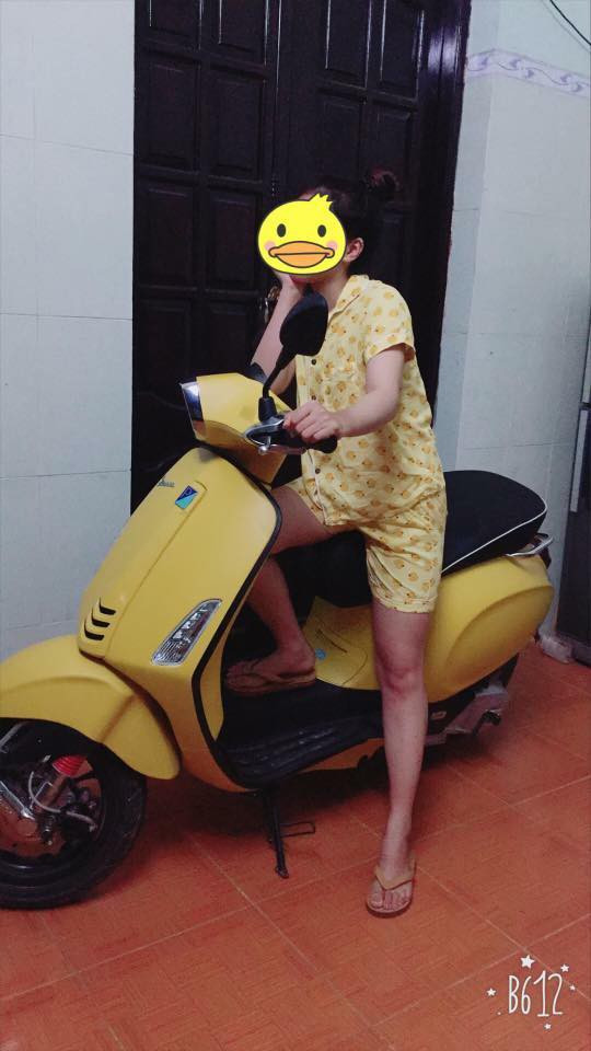 Mặc bộ pijaman vịt vàng cưỡi xe vàng ra đường thì chắc ăn chơi nhất Vịnh Bắc Bộ.