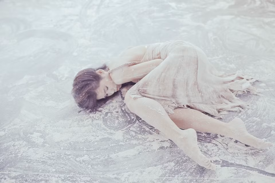 Cùng yêu thích bộ môn nhảy và để đánh dấu đặc biệt cho cho tình yêu của mình, Xuân Thảo và Đình Lộc đã quyết định thực hiện một bộ ảnh cưới đầy xúc động và cũng không kém phần ngọt ngào mang tên Vũ điệu tình yêu.