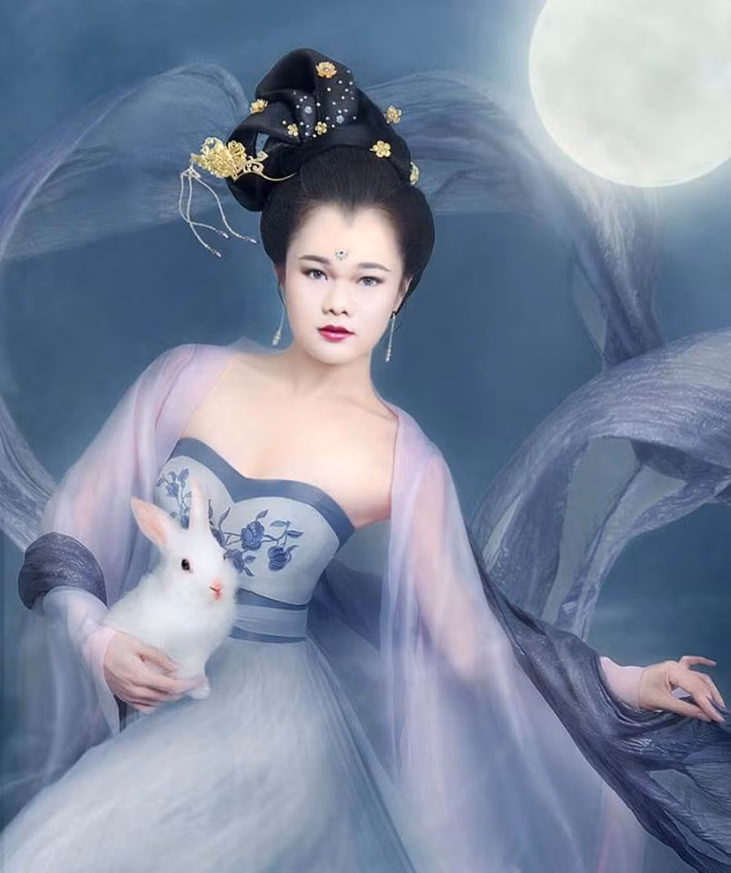 Một số người không giấu nổi sự bất ngờ, ngạc nhiên trước sự thay đổi chóng mặt về ngoại hình của hiện tượng mạng Happy Polla. Một số khác thì tỏ ra hiếu kì, tò mò không biết cô nàng này đã sử dụng phần mềm chỉnh ảnh gì mà "vi diệu" đến thế.