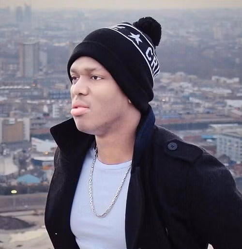 KSI là một nhà bình luận video game người Anh, anh kiếm tiền thông qua sự theo dõi của 11 triệu người trên kênh Youtube. Anh kiếm được 4,5 triệu USD trong năm nay.