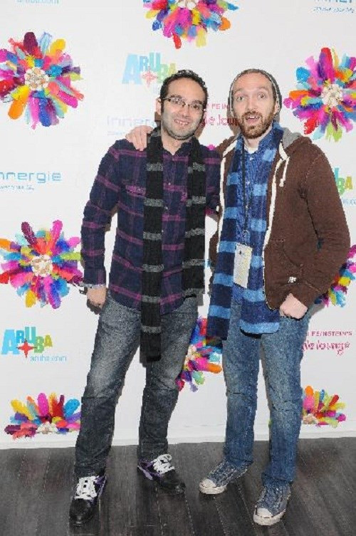 Cặp anh em Benny Fine và Rafi Fine khởi đầu với công ty Fine Brothers Entertainment - tập trung chính vào sản xuất nhiều loạt phim trên mạng, chương trình truyền hình. Năm 2014, họ bất ngờ nổi lên như một hiện tượng mạng khi cho ra mắt series React - chuỗi các video ghi lại phản ứng hài hước của nhân vật trước một bài hát, tập phim hay tin tức. Đến nay, series này phát triển thành 5 chủ đề nhỏ, mỗi video thu hút hàng triệu lượt xem. Năm vừa qua, họ kiếm được 8,5 triệu USD.