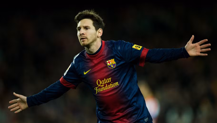 Mùa giải 2012/13 chứng kiến phong độ khủng khiếp nhất trong sự nghiệp Lionel Messi đến nay ở La Liga. Cầu thủ người Argentina ghi tới 45 bàn chỉ sau 32 trận, đạt hiệu suất 1.406. Đồng thời đoạt luôn danh hiệu Chiếc giày Vàng châu Âu năm đó.