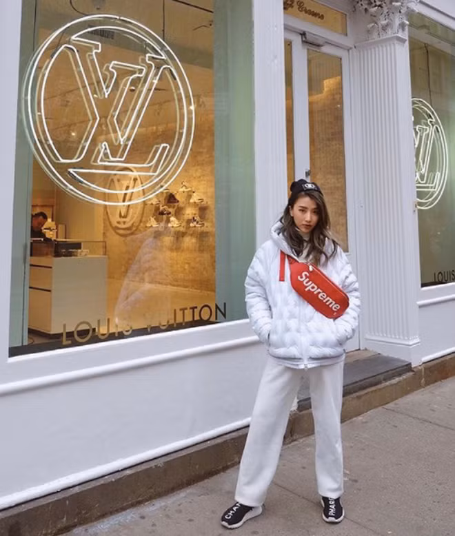 Cứ tưởng đi Mỹ là xong rồi, ai dè hot girl Quỳnh Anh Shyn lại tiếp tục từ Mỹ bay về Hàn Quốc và tạo ra vô vàn những bức ảnh đẹp khác.