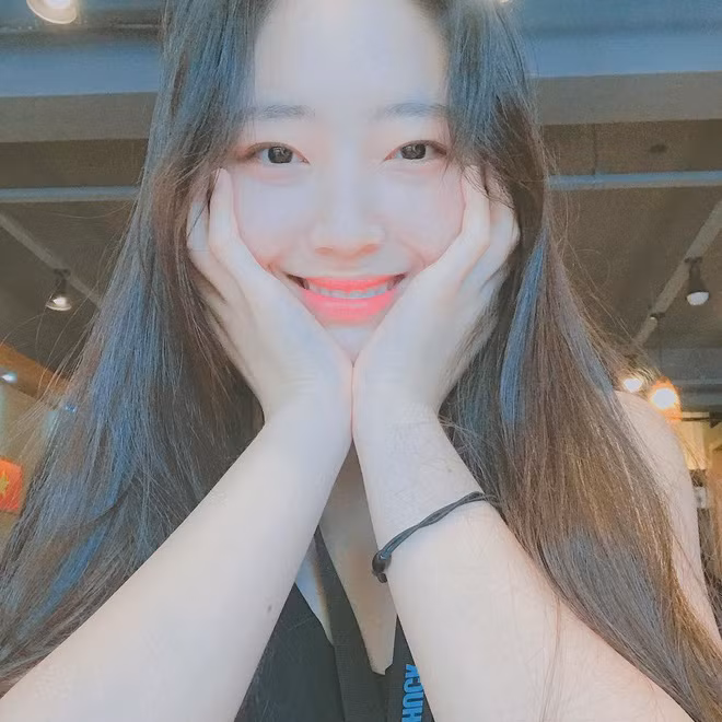 Truy tìm vào trang cá nhân của Stephanie có thể thấy, cô bạn 18 tuổi này cực thích phong cách quậy và cá tính thông qua những bức ảnh được đăng tải công khai.