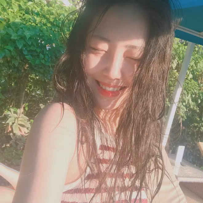 Đặc biệt là khi "bung lụa", mọi người sẽ được ngắm sự hồn nhiên đúng với lứa tuổi của cô bạn đời cuối 9X Hàn Quốc này.