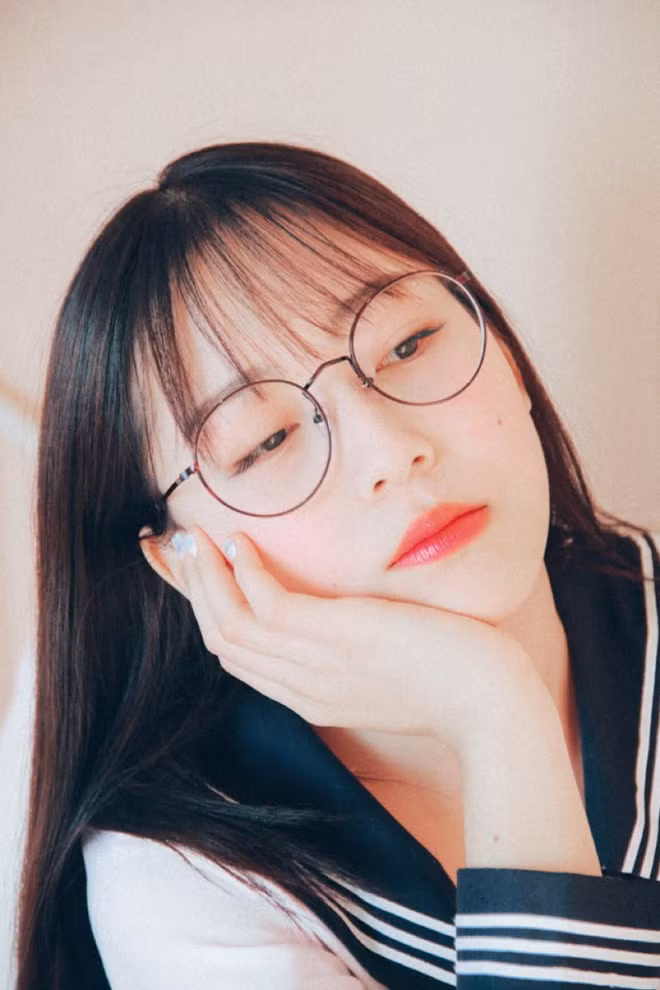 Trang cá nhân của Stephanie hiện đang có gần 30 ngàn người theo dõi. Tuy nhiên, con số này được dự đoán sẽ còn tăng lên gấp bội khi các fan của cô nàng ca sĩ Sulli biết tin thần tượng mình của mình có "bản sao".