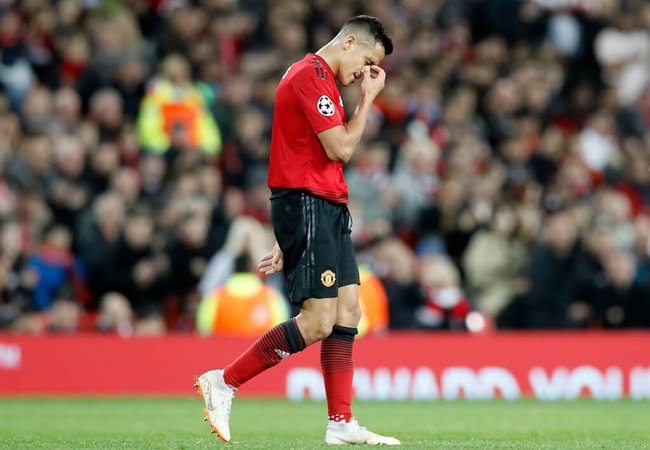 Nguồn tin từ Telegraph cho biết, MU không thể bán Alexis Sanchez vì không có bất kì đề nghị hỏi mua nào trong phiên chợ Hè này. Điều này đồng nghĩa với việc tuyển thủ Chile sẽ tiếp tục ở lại và vẫn là người hưởng lương cao nhất đội.