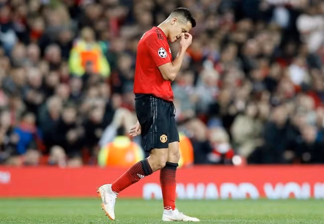 Nguồn tin từ Telegraph cho biết, MU không thể bán Alexis Sanchez vì không có bất kì đề nghị hỏi mua nào trong phiên chợ Hè này. Điều này đồng nghĩa với việc tuyển thủ Chile sẽ tiếp tục ở lại và vẫn là người hưởng lương cao nhất đội.