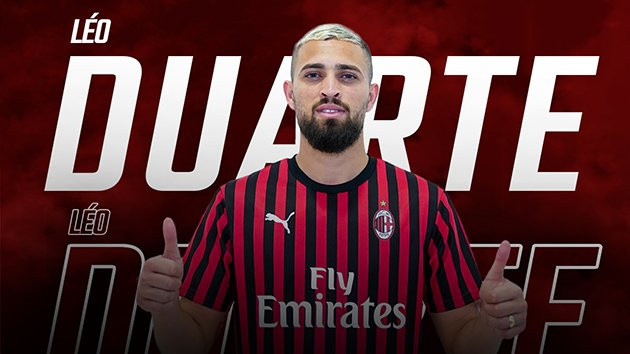 Mới nhất, trang chủ CLB AC Milan đã chính thức thông báo chiêu mộ thành công cầu thủ Duarte trị giá 11 triệu euro. Anh sẽ gia nhập sân San Siro, đặt bút ký vào một bản hợp đồng có thời hạn 5 năm và nhận mức lương 1,2 triệu euro/mùa.