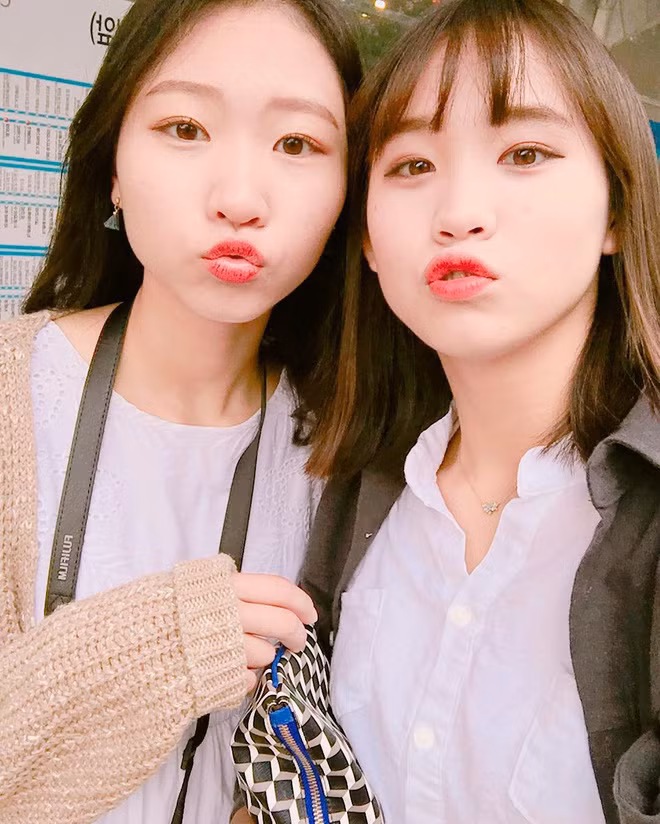 Rất nhiều anh chàng đã phải thốt lên khi ngắm nhan sắc cực dễ thương của Jeong Ran rằng:"Tiên nữ cử tạ trong phim giờ đã xuất hiện ngoài đời thât" hay "Khó có thể ngờ tới một VĐV lại xinh đẹp và hồn nhiên tới vậy".