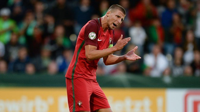 Các nguồn tin địa phương cho hay, cả Arsenal và M.U đều đang rất nghiêm túc trong quá trình tiếp xúc với hậu vệ Ruben Dias của Benfica.