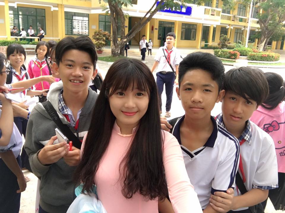 Hình ảnh của các cô giáo xinh vẫn thu hút mạnh mẽ trên CĐM chỉ trong chớp nhoáng.