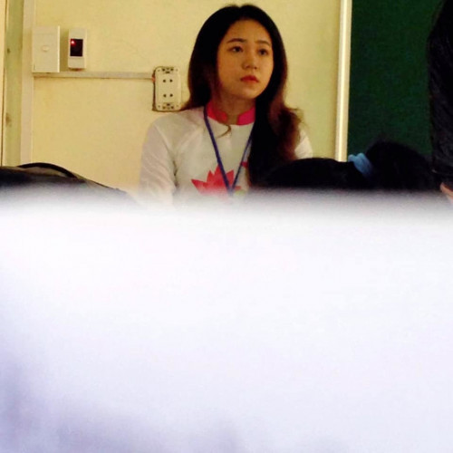 Nếu lớp nào may mắn còn sẽ được các nữ giáo viên thực tập phụ trách bộ môn nào đó của mình. Thế là nguyên năm sẽ không còn nhàm chán nữa vì giờ đây đã có động lực to bự ngay trước mắt.