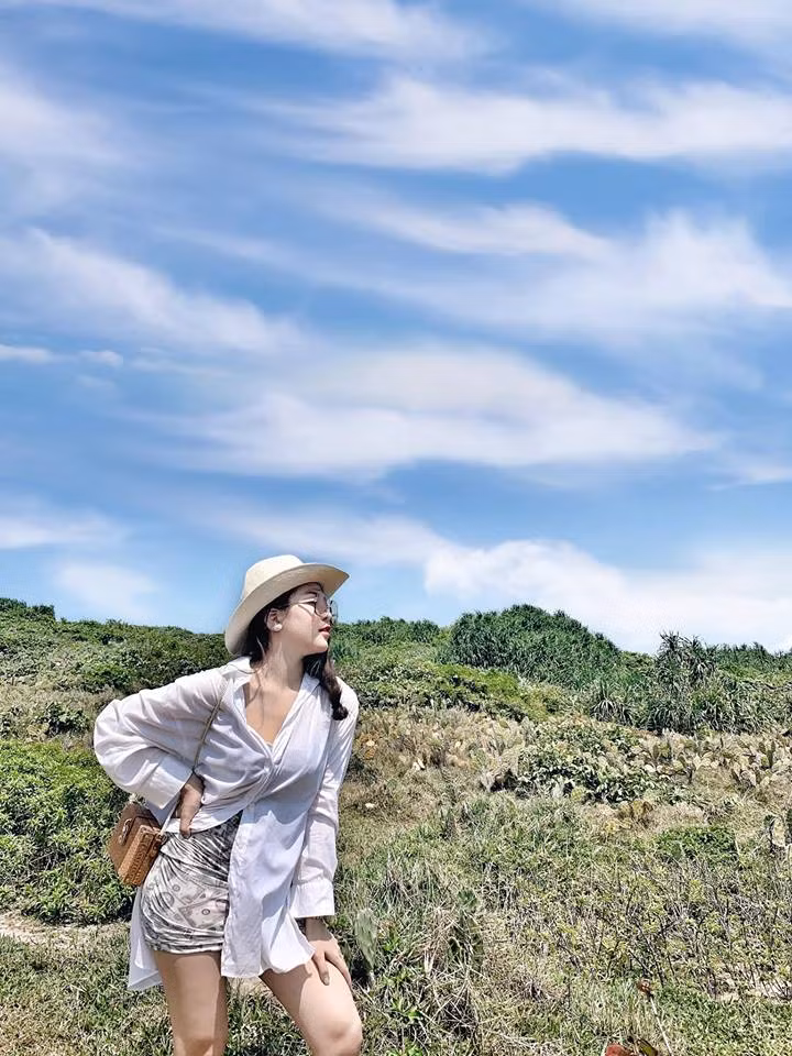 2018 là năm gặt hái được nhiều thành công của hot girl Trâm Anh. Từ cô nàng không ai biết đến chỉ qua một số chương trình bình luận World Cup trên VTV, cô được gắn mác hot girl.