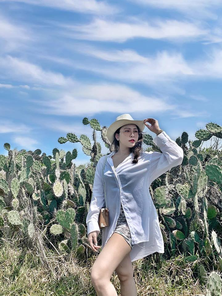 Nhanh chóng lột xác, Trâm Anh trở thành một trong những cái tên được tìm kiếm nhiều nhất. Không ai còn nhớ tới cô nàng này là một dược sĩ mà thay vào đó là một hot girl với những câu phát ngôn gây tranh cãi trên MXH.