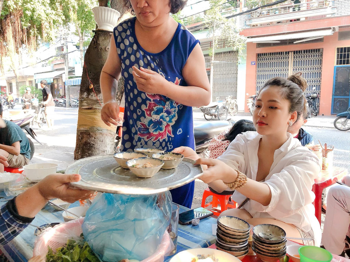Không chỉ những bức ảnh nóng bỏng, cuộc sống đời thường của Trâm Anh cũng liên tục được cô nàng này cập nhật trên trang cá nhân và được nhiều người chú ý.