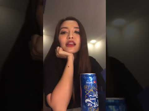 Nếu có thời gian theo dõi những clip live stream của Bích Phương thì không ít fan phải bò lăn ra cười với những câu nói và biểu cảm của nữ ca sĩ "Bùa Yêu". Bởi vậy, không đơn giản để cô nàng này được gọi là "thánh lầy" mạng xã hội.