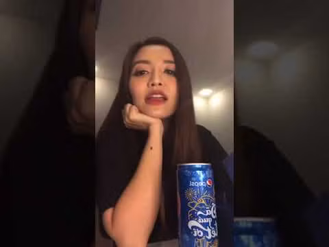 Nếu có thời gian theo dõi những clip live stream của Bích Phương thì không ít fan phải bò lăn ra cười với những câu nói và biểu cảm của nữ ca sĩ "Bùa Yêu". Bởi vậy, không đơn giản để cô nàng này được gọi là "thánh lầy" mạng xã hội.