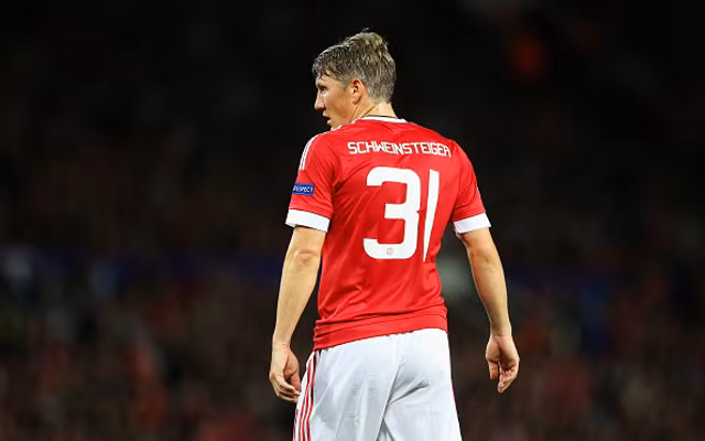 Tên tuổi của Schweinsteiger đã được khẳng định tại Bayern Munich nhưng khi sang tới Man United, tên tuổi của cầu thủ người Đức cộng thêm danh tiếng của Man United khiến số lượng áo cầu thủ này bán được khủng thứ tư châu Âu.