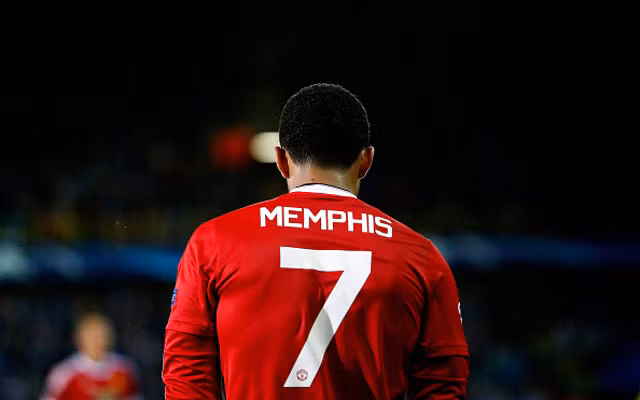 Đứng thứ ba trong danh sách cầu thủ có lượng bán áo đấu khủng nhất châu Âu là tân binh Memphis Depay của Man United.