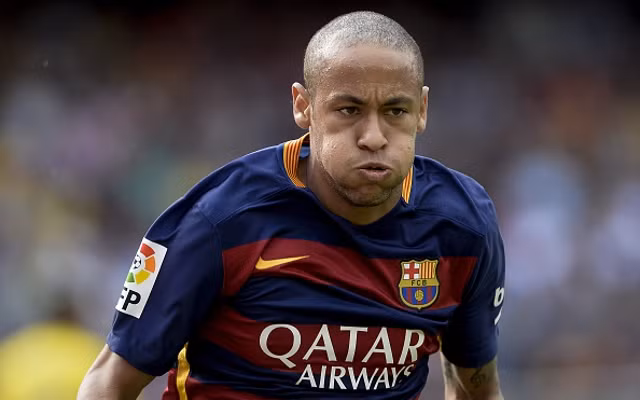 Xếp sau Rooney là Neymar Jr của Barcelona. Ngôi sao người Brazil là đối tác chiến lược của Messi trên hàng công của Barca.