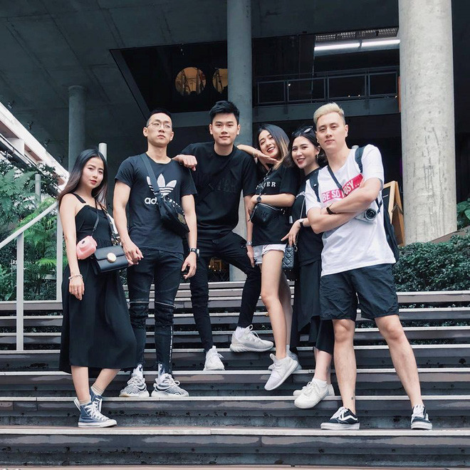 Nhắc đến hội mẹ bỉm sữa đình đám mà không nhắc đến bộ ba hot mom Heo Mi Nhon - Trang Lou - Nam Thương thì quả thật là thiếu sót. Họ từng là những gương mặt hotgirl được nhiều người hâm mộ. Sau khi về chung một nhà với những hot boy cũng đình đám không kém, họ trở thành những "phụ huynh trẻ" nổi tiếng trên MXH.