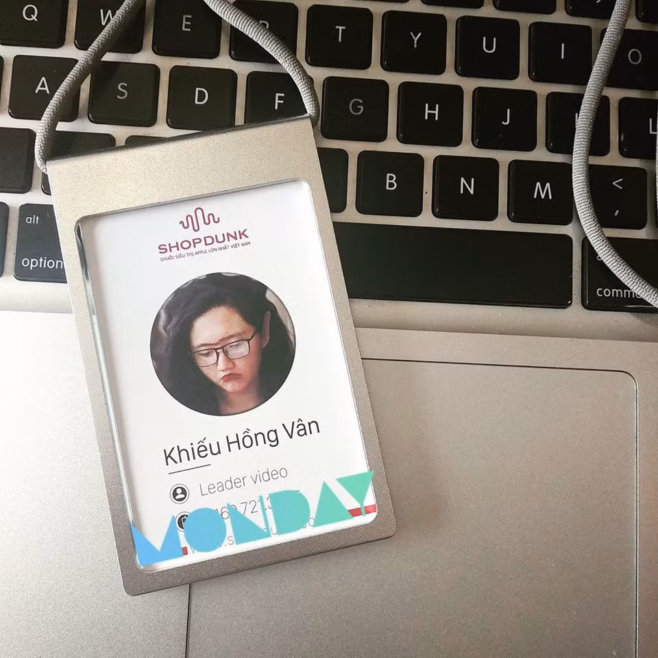 Dẫu vậy, các nhân viên đều cảm thấy hào hứng thi có được tấm thẻ nhân viên với hình ảnh có 1-0-2 và thậm chí còn xem đây là "bản sắc" của riêng công ty mình.