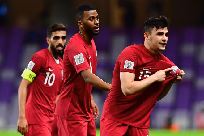 Bố mẹ Bassam đều là người Iraq. Thậm chí, ông Hisham Ali Al-Rawi, bố của Bassam còn có nhiều năm phục vụ đội tuyển Iraq. Bản thân Bassam cũng sinh ra ở Iraq. Chính vì vậy, nhiều người đã chỉ trích Bassam gay gắt sau khi anh này ăn mừng bàn thắng ghi vào lưới tuyển Iraq ở vòng 1/8 Asian Cup 2019.