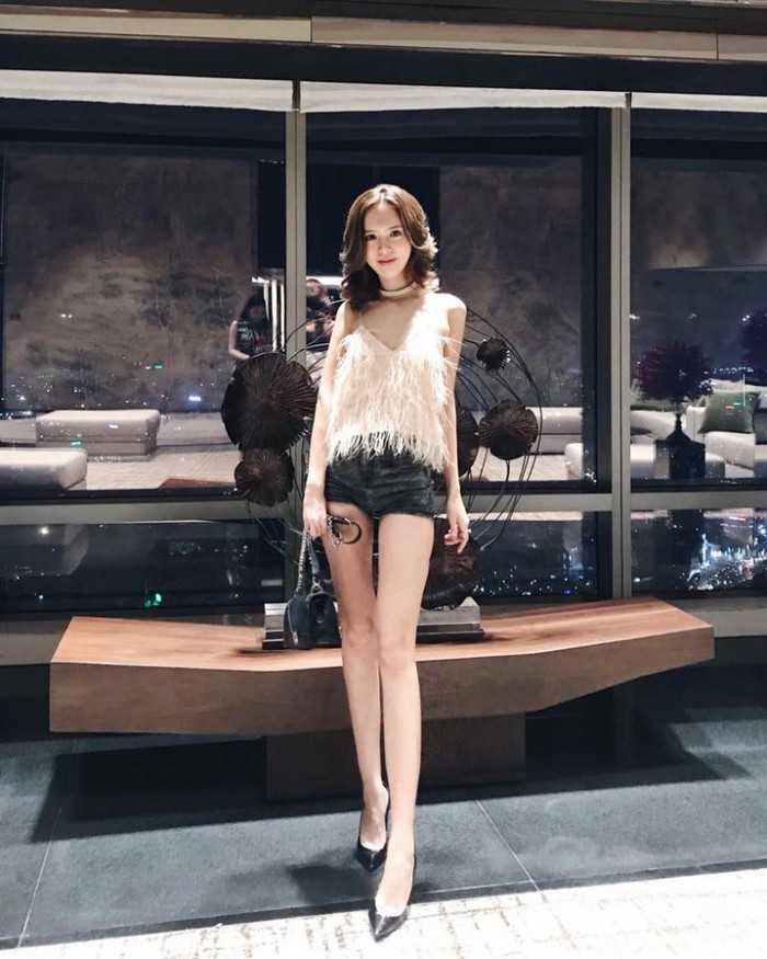 Không thiếu những bức hình khoe dáng với bikini của Phương Uyên khiến người xem phải trầm trồ.