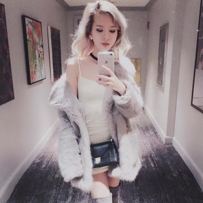 Phương Uyên còn học thêm Tài chính - Lập trình máy tính. Ra trường, cô dành 1 năm để làm marketing ở kinh đô điện ảnh Hollywood.