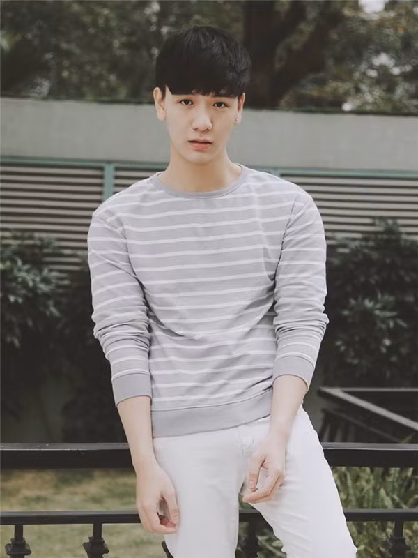 Sau khi sự việc xảy ra, Đình Quang không hề hay biết sự tình cho tới khi được một người bạn ở Thái thông báo về chuyện này. Rất nhiều các bạn trẻ Thái Lan đã bình luận xin lỗi dưới ảnh của cậu bạn học trường Đại học Luật Hà Nội về sự cố không đáng có.