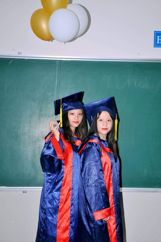 Bộ ảnh kỷ yếu quái dị này đã nhanh chóng nhận được sự hưởng ứng nhiệt tình, vượt ngoài sự mong đợi từ cộng đồng mạng, khiến ai nhìn thấy cũng ôm bụng cười.