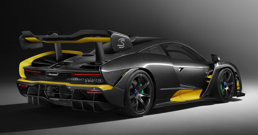 Bộ mâm mới được làm từ nhôm rèn và sợi cacbon, bộ khóa trung tâm ở bánh trước chỉ nặng 7,5 kg góp phần làm giảm khối lượng xe. Các bánh xe cũng có những tùy chọn màu sắc bao gồm đỏ Memphis hoặc xanh Vega satin.