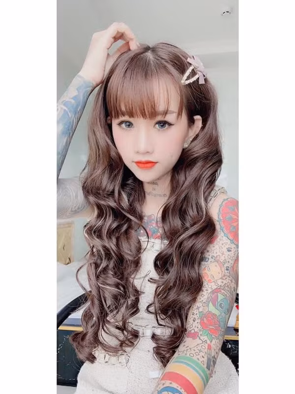 Việc đánh giá một người không thể chỉ nhìn nhận qua vẻ bề ngoài của người đó cũng chính là quan điểm sống của Thiên Hương.