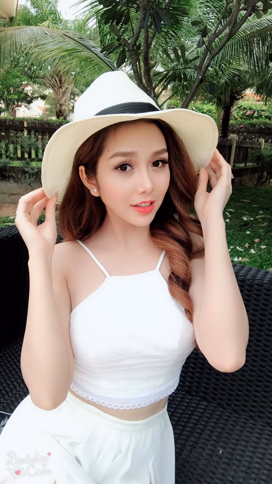 Ngoài diễn xuất và làm mẫu ảnh, Ny Saki còn là một trong những nữ DJ được nhiều người biết đến tại TP HCM. Hiện cô nàng có lượng người theo dõi khá lớn trên các mạng xã hội.