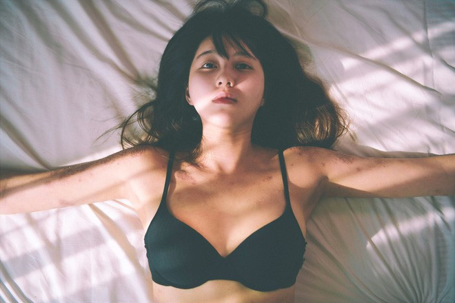 Trước đó, khi chưa phát bệnh, Chichi đã từng nhận lời tham gia một buổi chụp quảng cáo cho một nhãn hiệu mà cô nàng rất yêu thích. Tuy nhiên, vì bất ngờ bị bệnh mà kế hoạch đổ bể, bên nhãn hiệu đã tỏ thiện ý sẽ chờ 3 tháng. Thế nhưng, dù đã cố gắng tuân theo phác đồ điều trị thì suốt 3 tháng trời, bệnh tình của Chichi vẫn chưa thể khỏi hẳn.