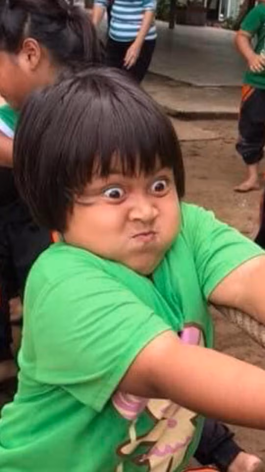 Qua những bức ảnh có thể thấy dù ai cũng tập trung kéo co hết mình thế nhưng chỉ có Poltree là trông "quyết sống còn" hơn cả.