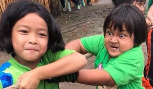 Mới đây, sau khi bức ảnh khuôn mặt biến dạng của 1 nam sinh cổ vũ kéo co tại Việt Nam được chia sẻ khắp nơi trên MXH thì những hình ảnh của Premruedee Poltree cũng được dân mạng tiện thể "đào mộ" lại.